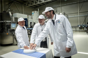 Átadták a Szentkirályi Magyarország Kft. új PET-palackozó gyártósorát