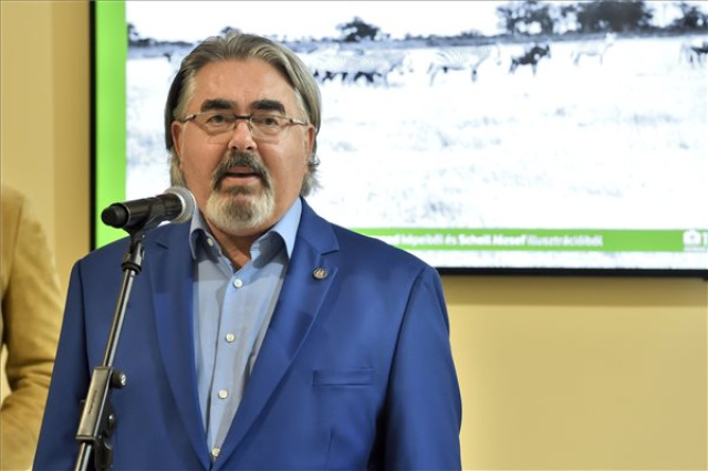 Nimród 111 címmel nyílt fotókiállítás a Vajdahunyad-várban
