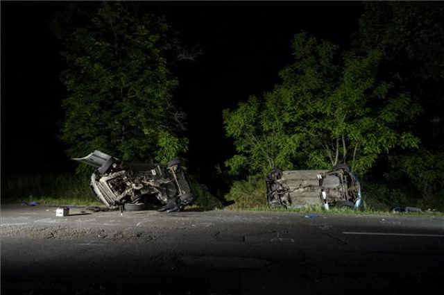 Ketten meghaltak frontális ütközésben a 22-es főúton