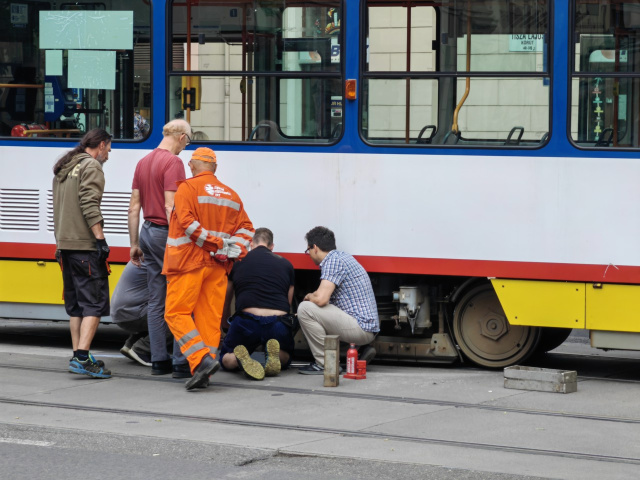 Baleset miatt kisiklott egy villamos Szegeden