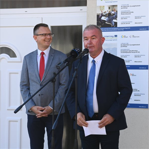 Átadták az ipolydamásdi Oktatási és Konferencia Központot 