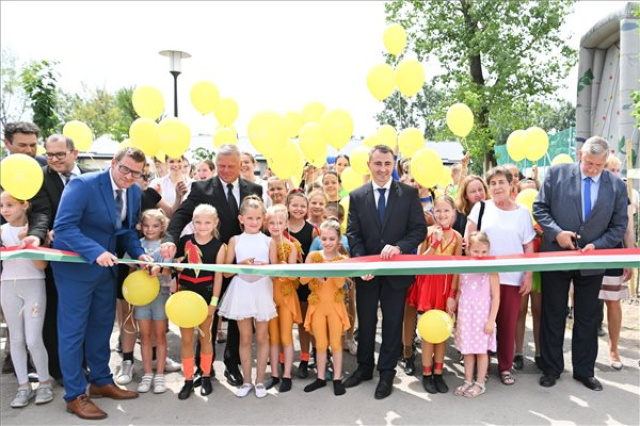 Csepelen megnyílt a Kolonics Györgyről elnevezett szabadidőközpont