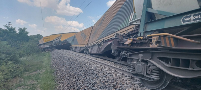 Több vasúti teherkocsi is kisiklott Kétpónál 