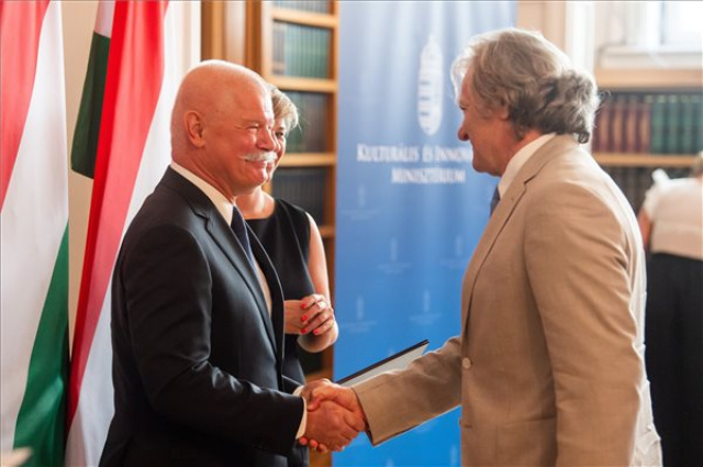 Csák János egyetemi tanári kinevezéseket adott át a Kulturális és Innovációs Minisztériumban