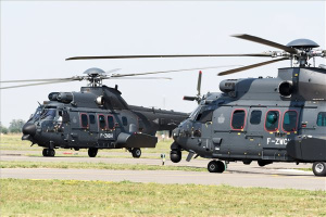 Megérkezett a honvédség első két Airbus H225M típusú helikoptere Szolnokra