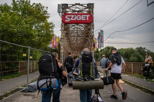Sziget - Érkeznek a fesztiválozók
