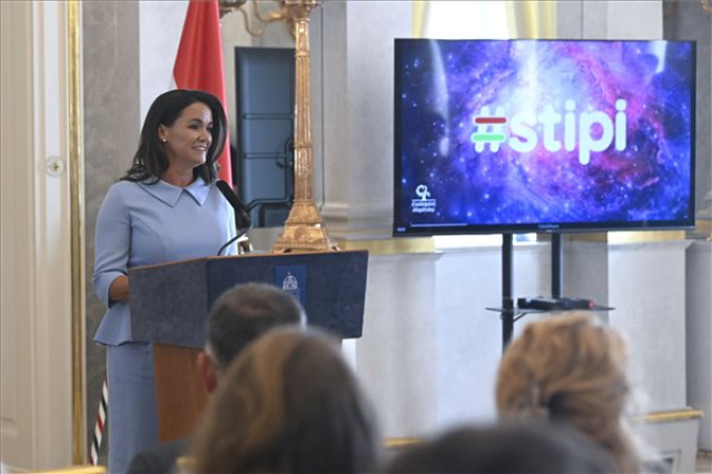 Stipendium Peregrinum ösztöndíjakat adott át Novák Katalin