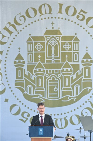 Augusztus 20. - Testvérvárosi megállapodást kötött Esztergom és Székesfehérvár