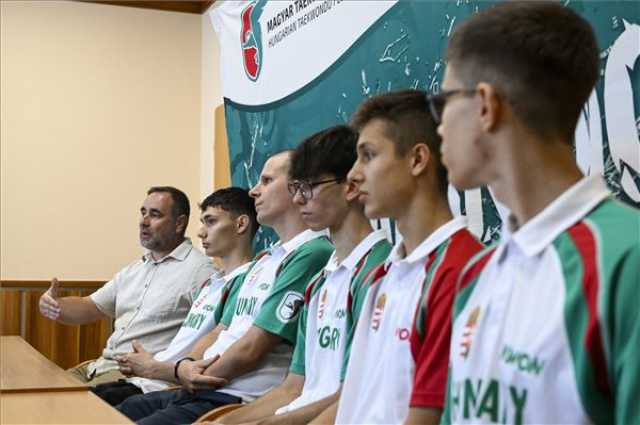 Tekvondós világversenyek sorozatban, magyarokkal