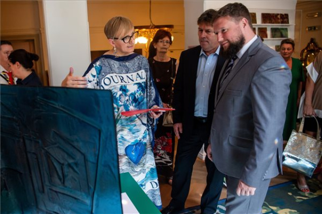 Kortárs üvegművészeti tárgyakkal bővül az Iparművészeti Múzeum gyűjteménye