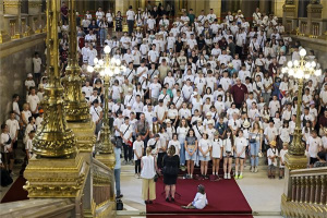 A magyar Országházba látogattak ukrán gyerekek