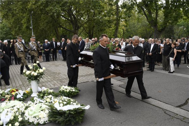 Végső búcsút vettek Balázsovits Lajostól, a nemzet színészétől