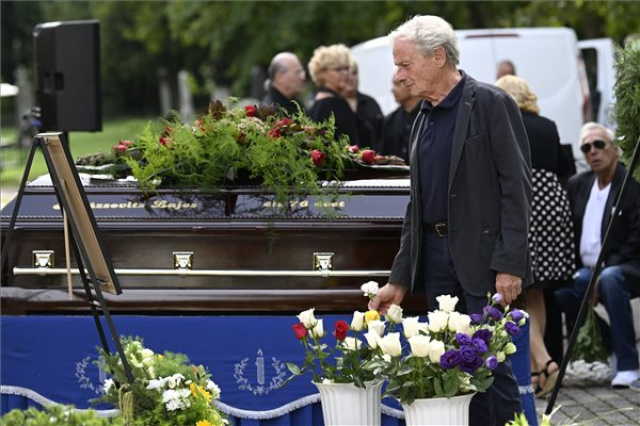 Végső búcsút vettek Balázsovits Lajostól, a nemzet színészétől