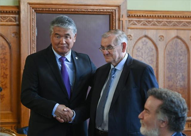 Petőfi 200 - Türk alkotók képeiből nyílik kiállítás
