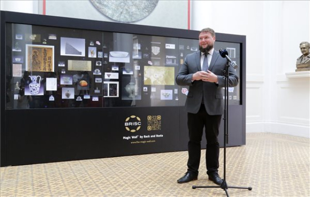 A 35 ezredik látogatót fogadták a szegedi Móra-múzeum ókori kínai kincseket bemutató tárlatán