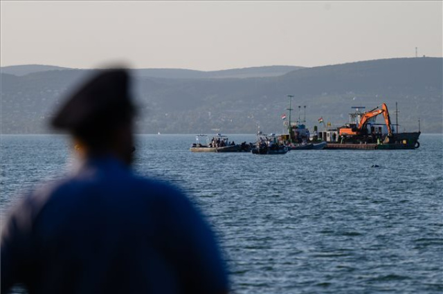 A Balatonba zuhant egy rendőrségi helikopter