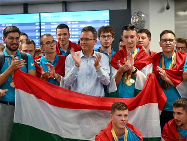 Hazaérkeztek az Európa-bajnokok a EuroSkills versenyről