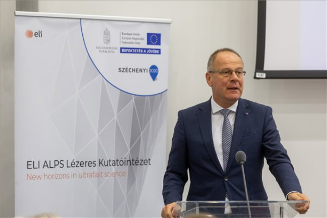 A szegedi lézeres kutatóközpont projektzáró rendezvénye