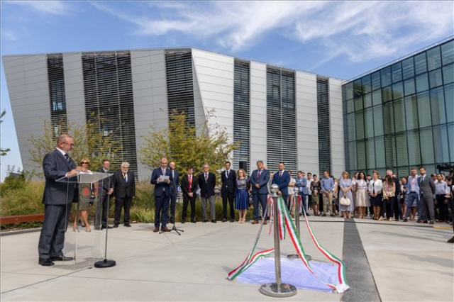 A szegedi lézeres kutatóközpont projektzáró rendezvénye