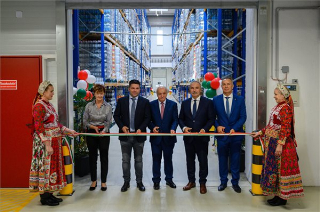 Kereskedelmi raktáráruházat adtak át Veszprémben