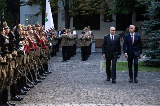 Szalay-Bobrovniczky Kristóf a georgiai védelmi miniszterrel tárgyalt