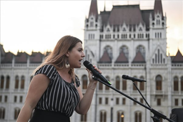 Az új pedagóguséletpálya-törvény ellen tüntetett az Egységes Diákfront