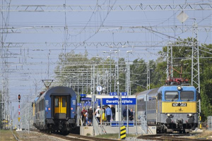 Elkészült a Püspökladány-Biharkeresztes vasútvonal villamosítása