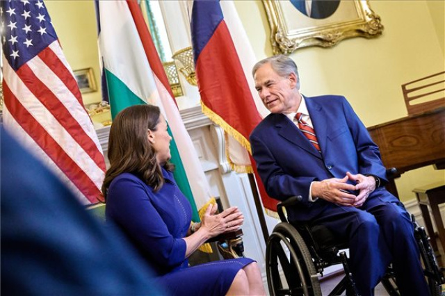 Novák Katalin Texas kormányzójával tárgyalt