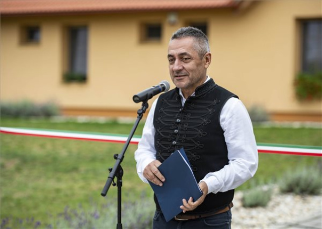 Újonnan felállított székelykaput avattak a felvidéki Nagycétényben