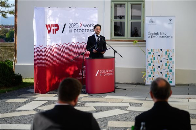 Megnyílt a veszprémi vár felújítás közbeni, átmeneti állapotát bemutató kiállítás