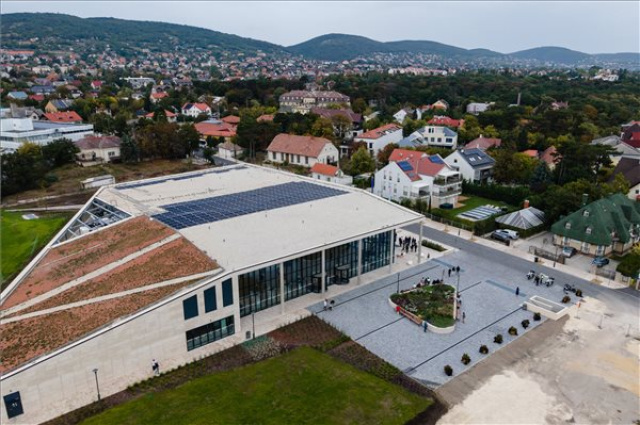 Átadták a Balatonfüred Kongresszusi Központot