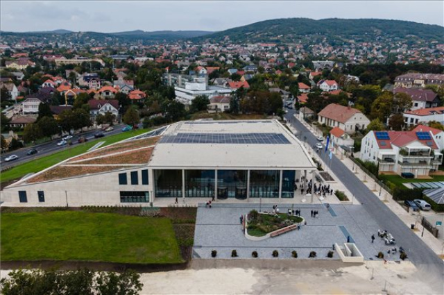 Átadták a Balatonfüred Kongresszusi Központot
