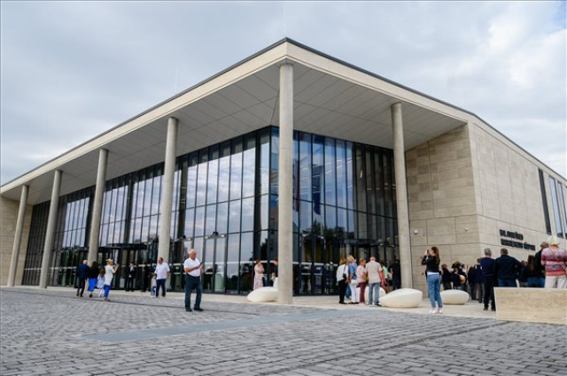 Átadták a Balatonfüred Kongresszusi Központot