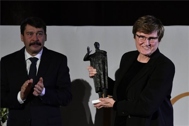 Karikó Katalin és Drew Weissman kapja az orvosi-élettani Nobel-díjat