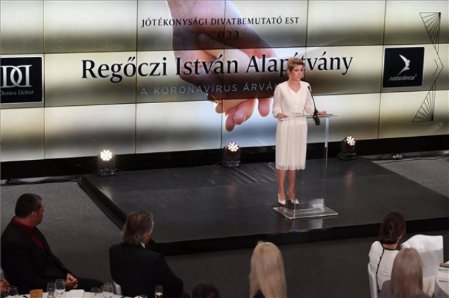Jótékonysági divatbemutató gálaest a Covid-árvák megsegítésére Budaörsön