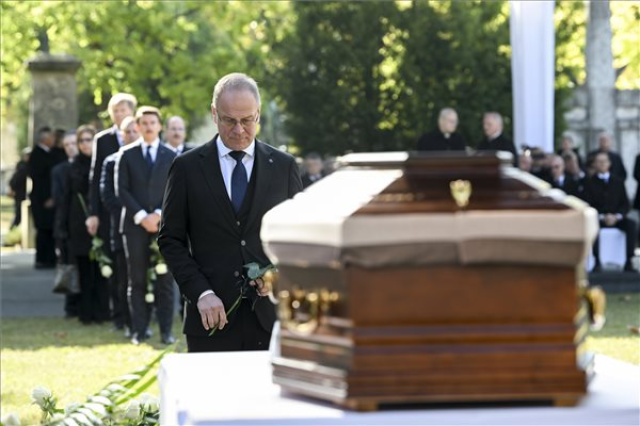 Eltemették Sólyom László volt köztársasági elnököt