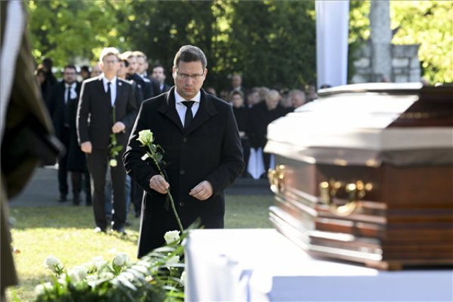 Eltemették Sólyom László volt köztársasági elnököt