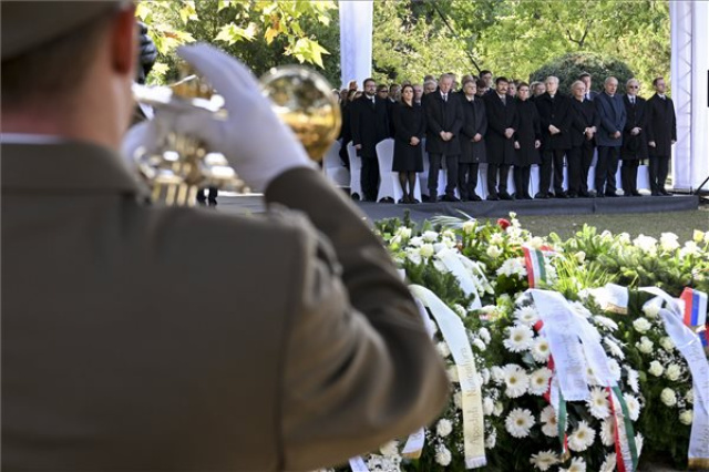 Eltemették Sólyom László volt köztársasági elnököt