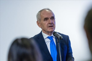 A hollóházi Szász-stúdió válogatott alkotásaiból nyílt kiállítás Kaposváron