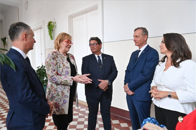 Jónak lenni jó! - Novák Katalin az adománygyűjtő kampány fővédnöke