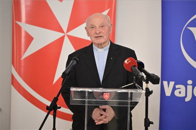 Idősgondozásban élőknek ad higiéniai papírterméket a Vajda-Papír a Máltai Szeretetszolgálattal együttműködésben