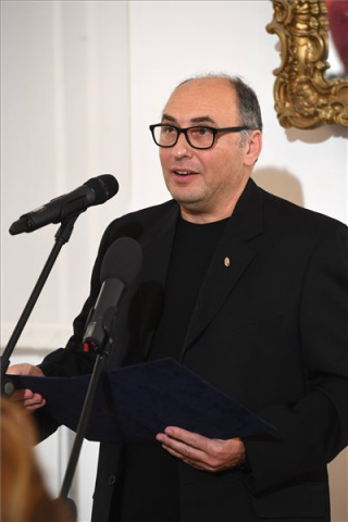 Bemutatták a Tuzson-Berczeli Péter festőművész eddigi pályaívét megrajzoló albumot