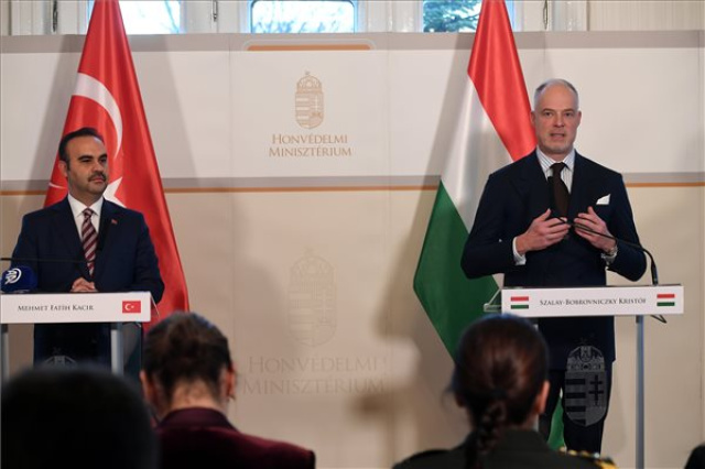Szalay-Bobrovniczky Kristóf és a török ipari és technológiai miniszter sajtótájékoztatója 