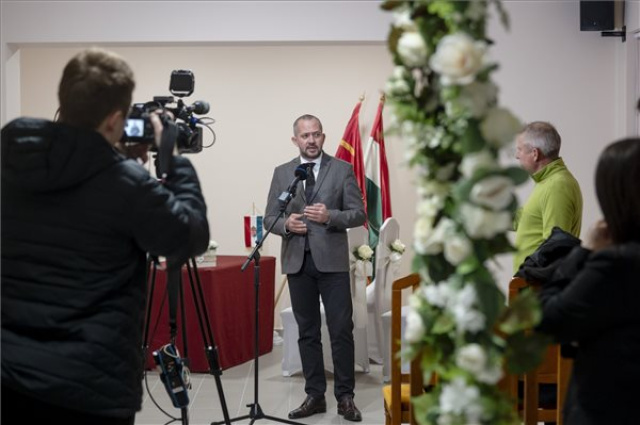 Magyar falu program - Átadták a megújult közösségi házat Apcon