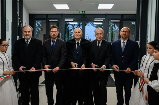 Átadták a Litéri Református Általános Iskola új épületét