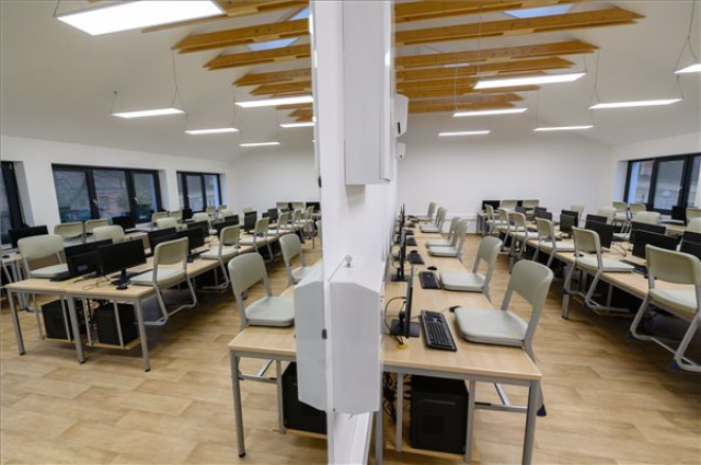 Átadták a Litéri Református Általános Iskola új épületét