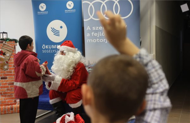 A Családok Átmeneti Otthonában élő gyermekek kaptak ajándékot Miskolcon