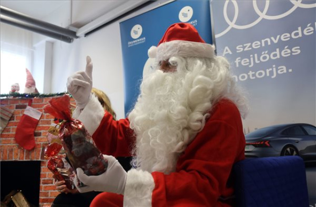 A Családok Átmeneti Otthonában élő gyermekek kaptak ajándékot Miskolcon
