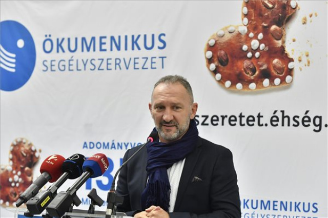Ünnepi gyertyagyújtás keretében hívott összefogásra az Ökumenikus Segélyszervezet