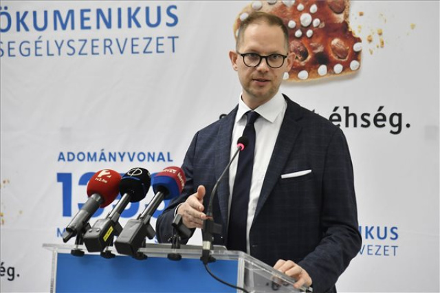 Ünnepi gyertyagyújtás keretében hívott összefogásra az Ökumenikus Segélyszervezet